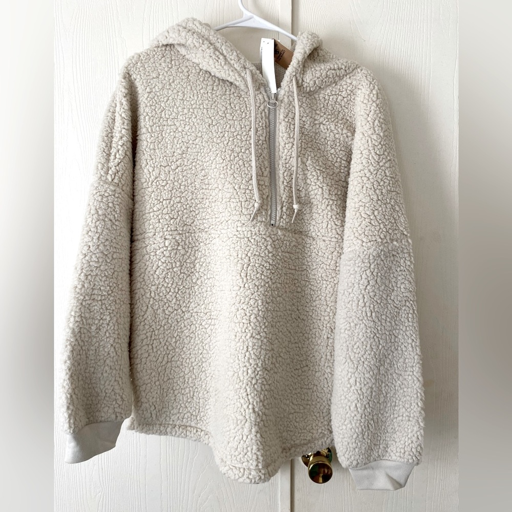 Pink (Victoria’s secret) pullover 🐑🤍